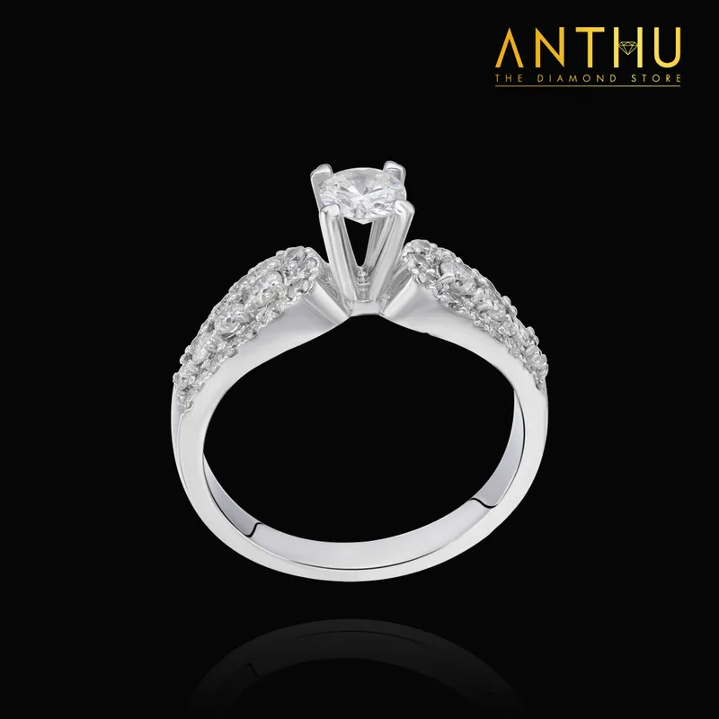Nhẫn đính kim cương tự nhiên 4.49li