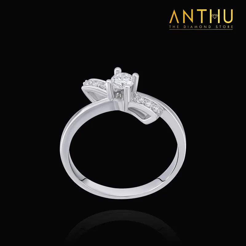 Nhẫn đính kim cương tự nhiên 3.69li