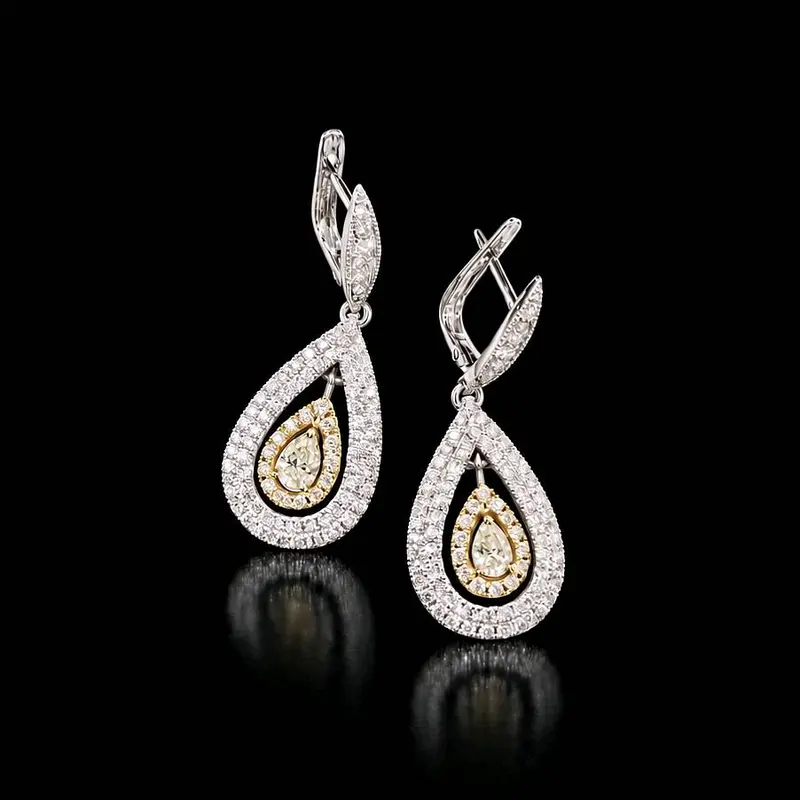 Bông tai đính kim cương tự nhiên Pear cut