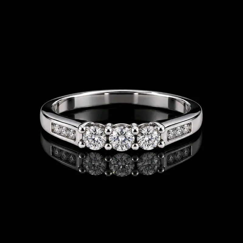Nhẫn Band đính kim cương tự nhiên 2.7li