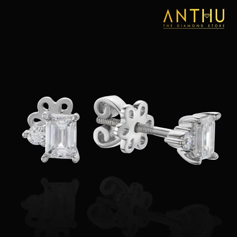 Bông tai King kim cương tự nhiên Emerald cut ~4.45li